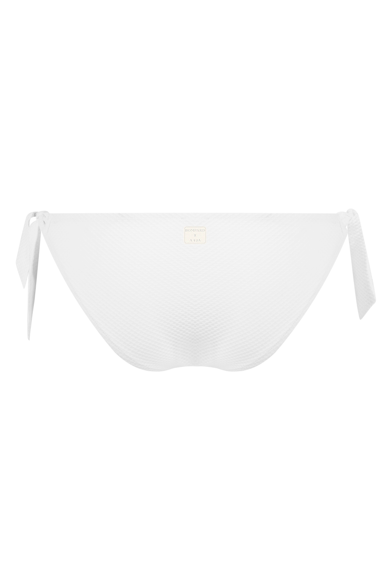 anja x bompard bikini culotte noeuds la magnifique blanche derrière