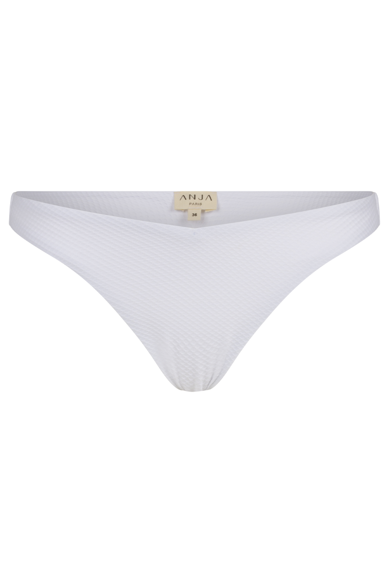 anja bas bikini tanga le canon blanc devant