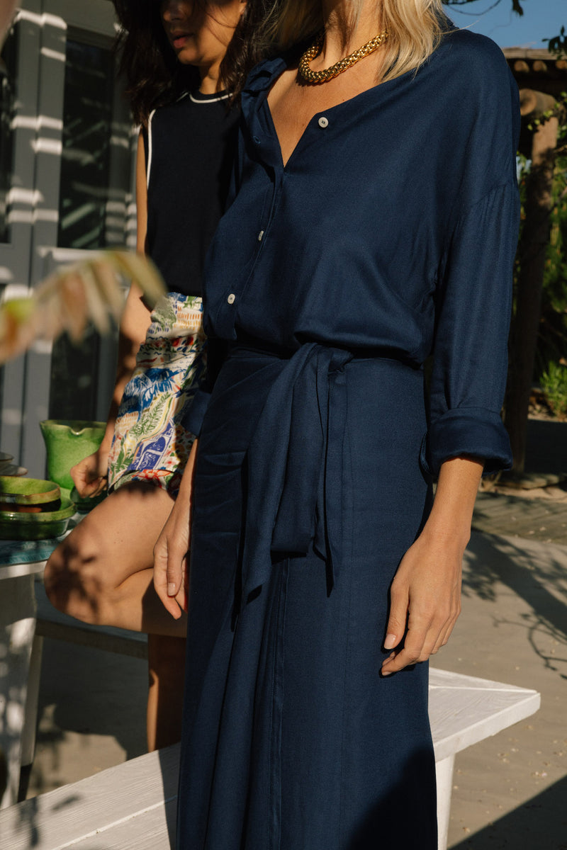 anja prêt à porter shirt la dévouée navy photo shooting