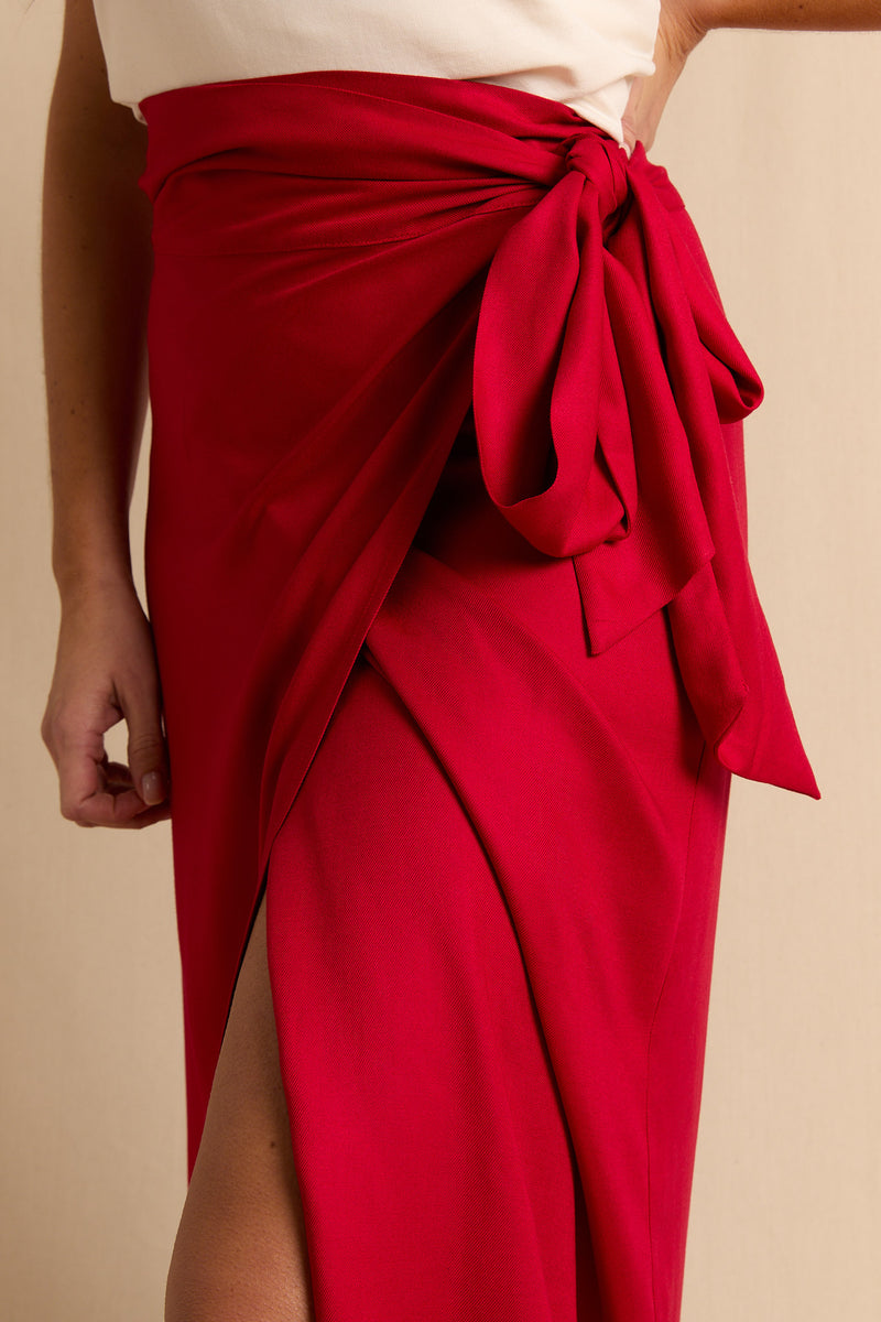 anja prêt à porter skirt l'impertinente red close up face