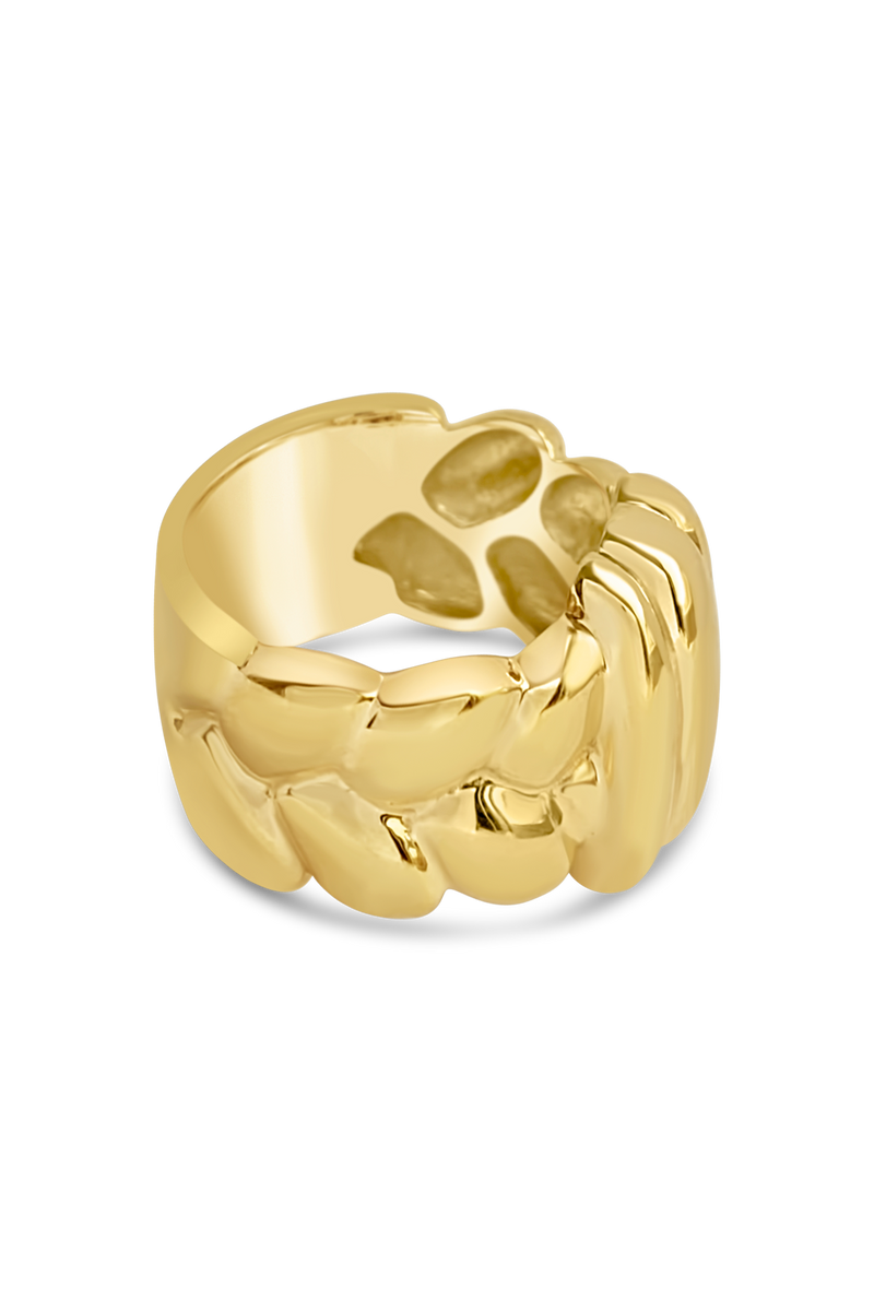 anja x daphine ring isa gold product trimmed seen from above