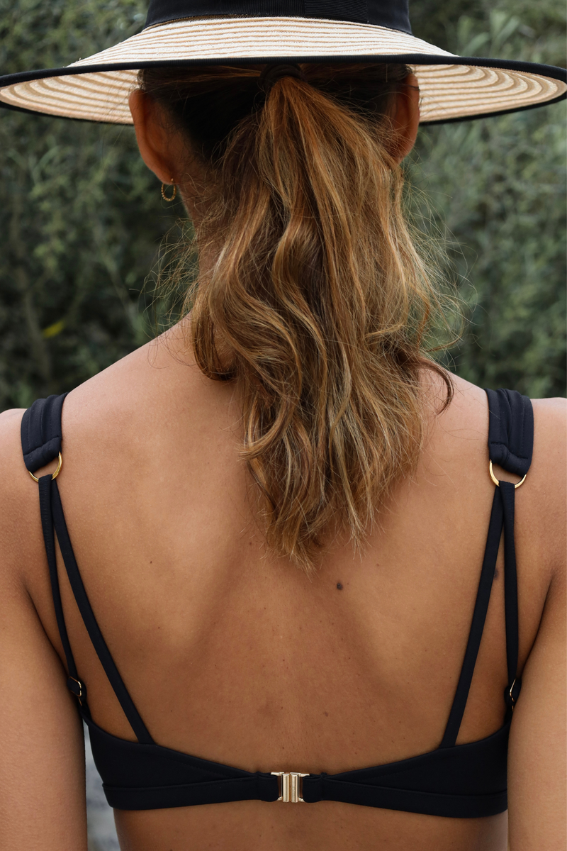 L'Exquis - Black - Wrap top