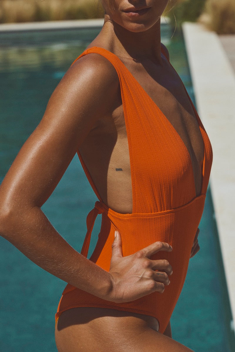 anja maillot de bain une pièce le délicieux orange fond shoot
